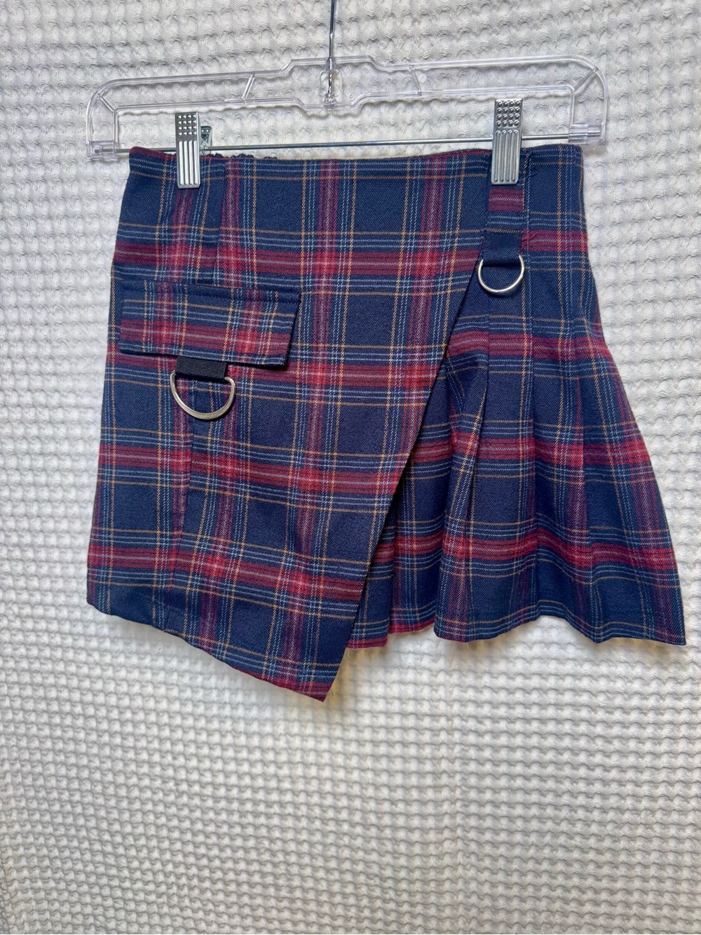 Cali 1850 Plaid Mini Skort with Ring Detail - Navy & Red, Size XS